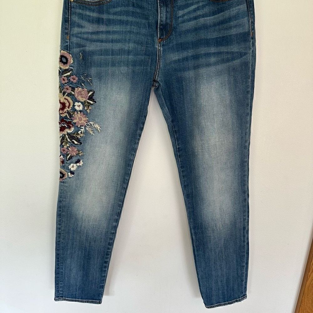 Driftwood Women’s Boho High Waisted Floral Embroidered Slim Leg Medium Wash Jean - Picture 6 of 10